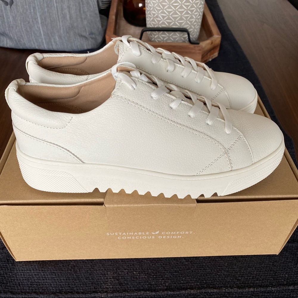NEW IN BOX Dr. Scholls “Good One” Sneaker